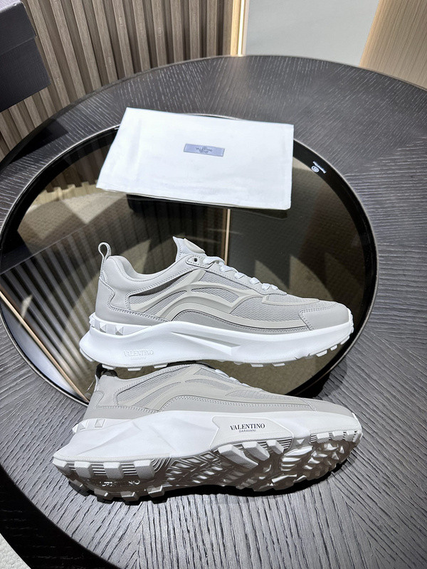 Va1e*ntin0 sneaker