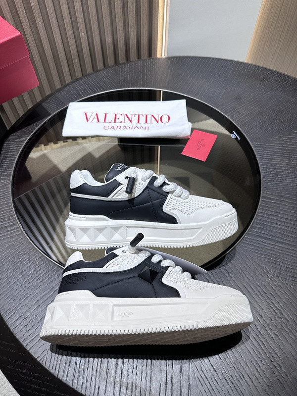Va1e*ntin0 sneaker