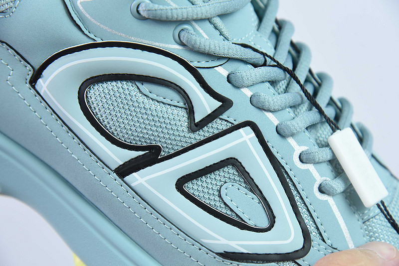 dio* sneaker