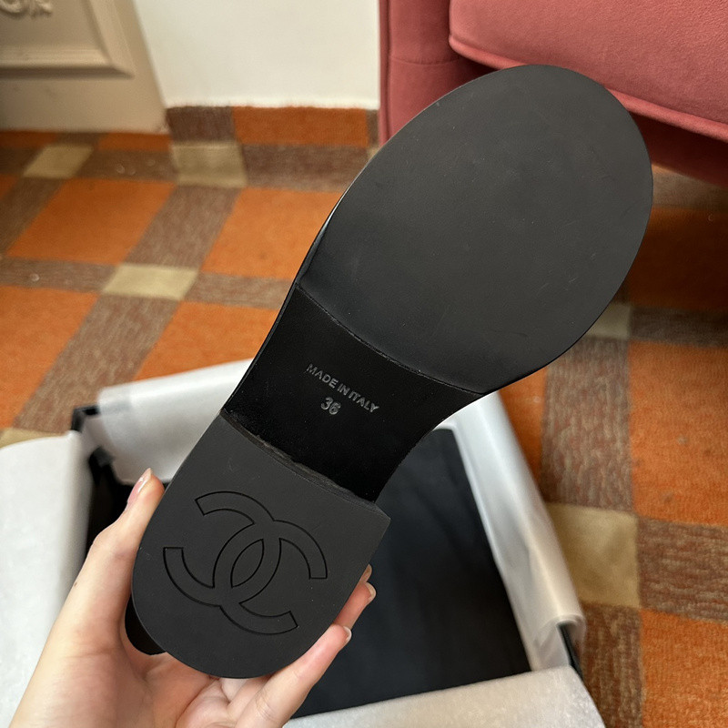 Ch*el sneaker