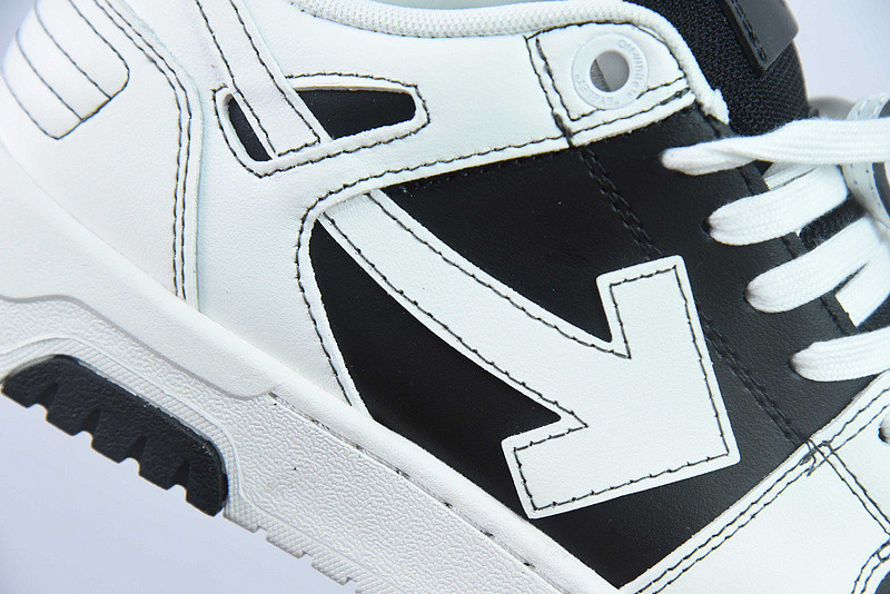 OF™ C/O VIRGIL ABLOH OUT OF OFFICE LOW-TOP LEATHER SNEAKERS ‘OOO“