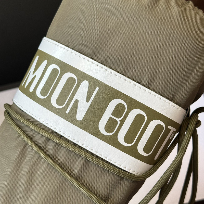 mOON bOOT
