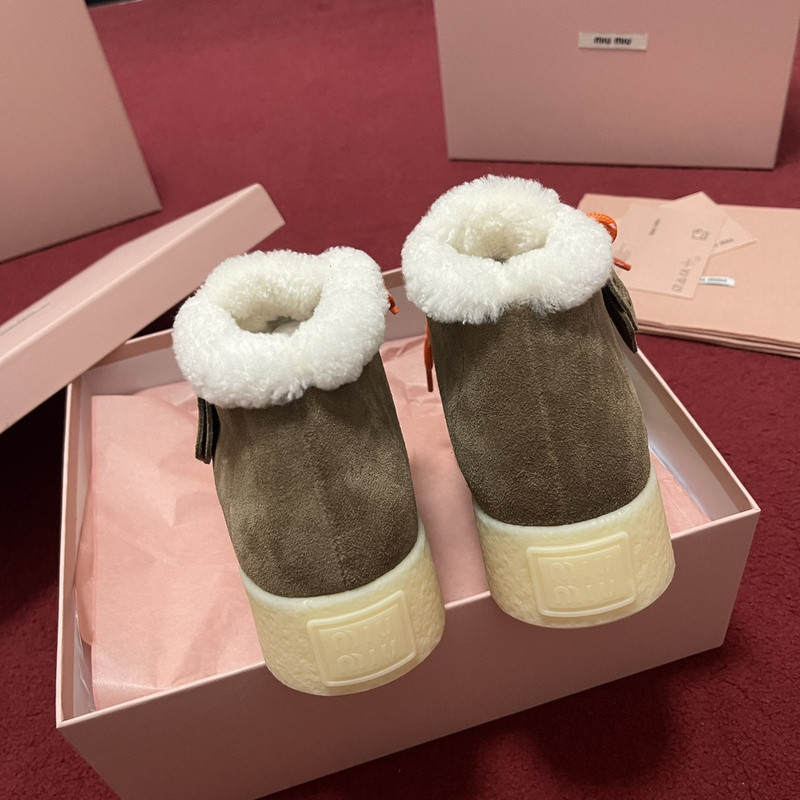 M1um1u sneaker