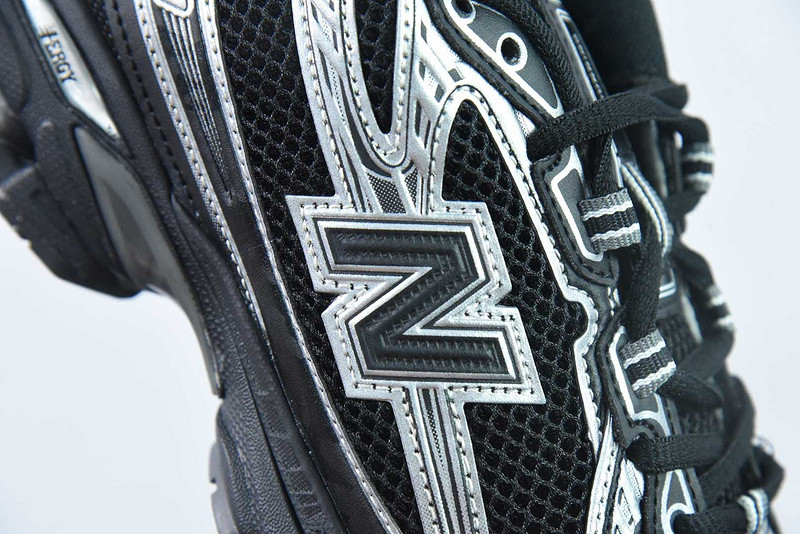 NEW BALANCE SNEAKER