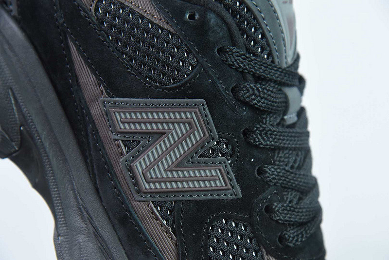 NEW BALANCE SNEAKER