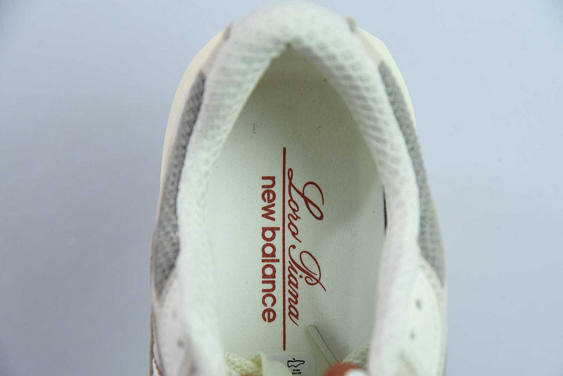 NEW BALANCE SNEAKER
