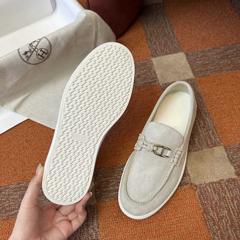 H**me5 sneaker