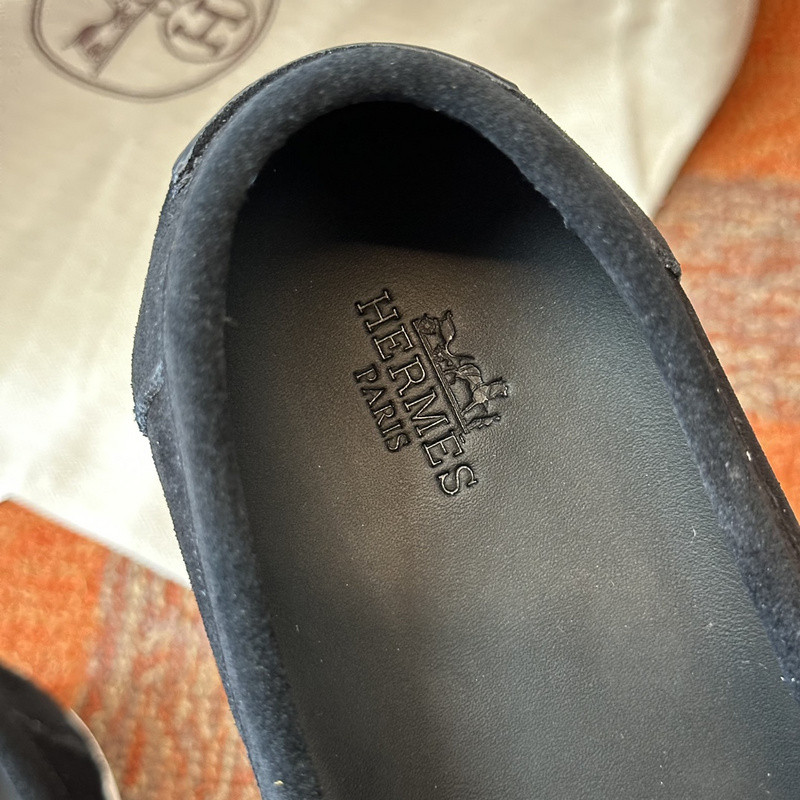 H**me5 sneaker