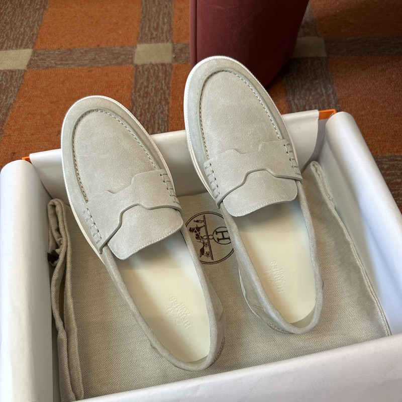 H**me5 sneaker
