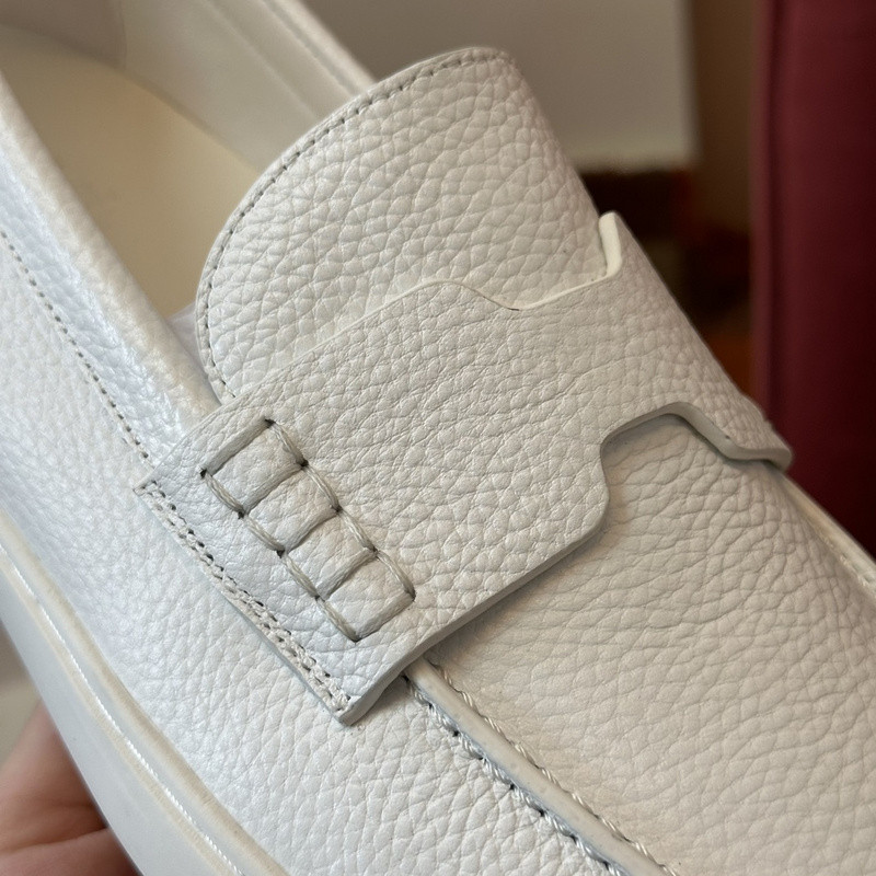 H**me5 sneaker