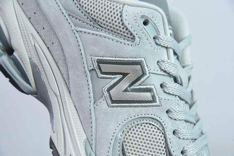 NEW BALANCE SNEAKER