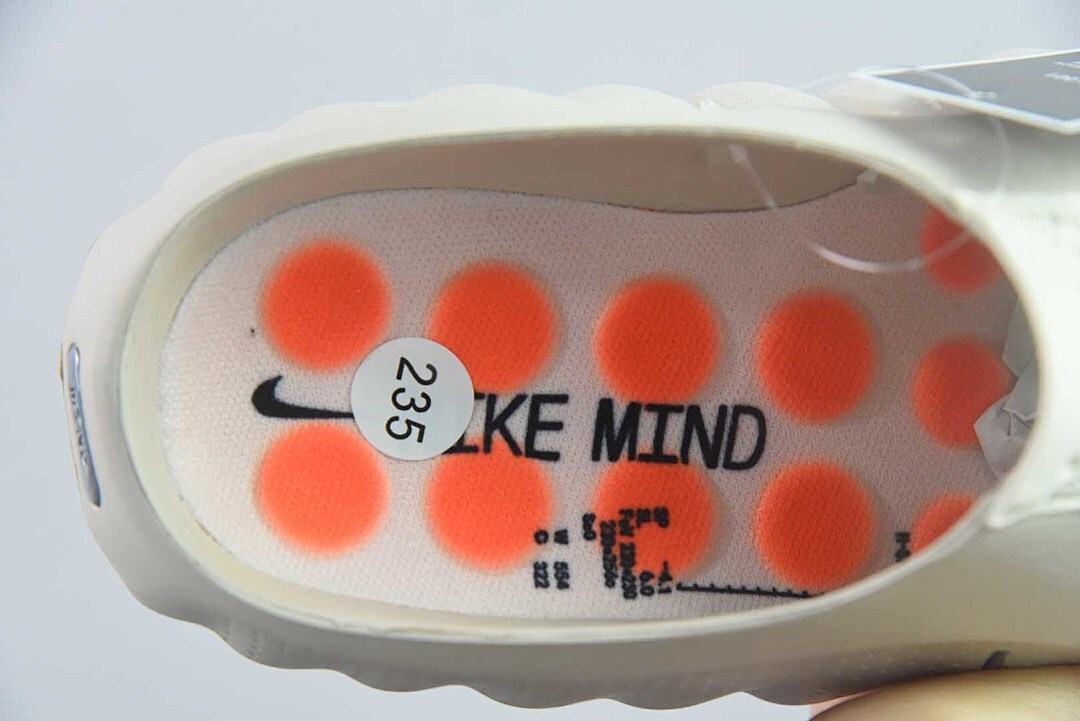 Nike Mind 001