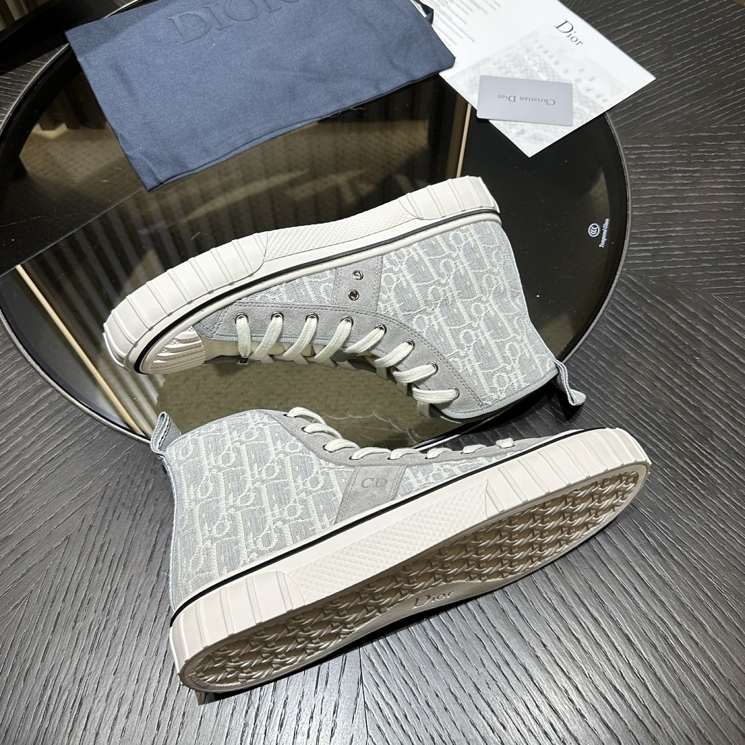 DIO* SNEAKER