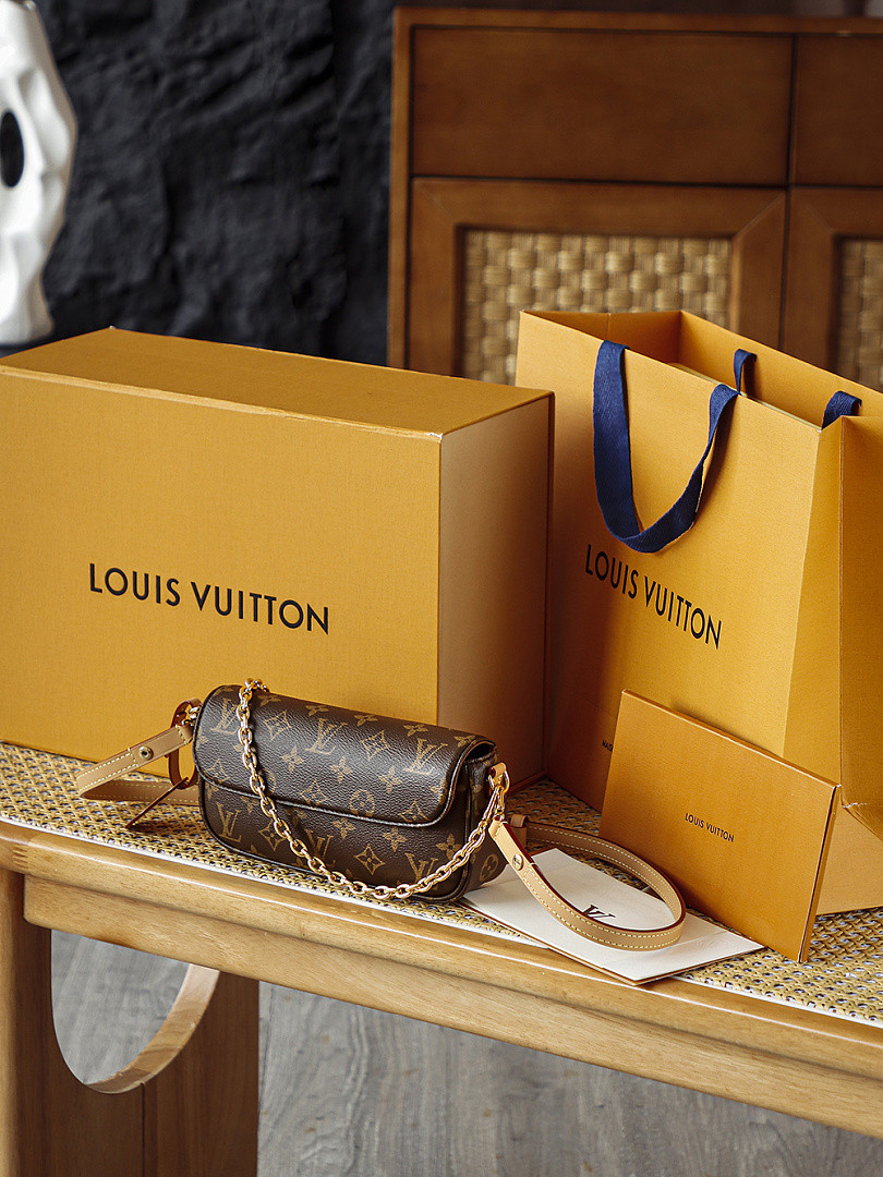 LVT PURSE
