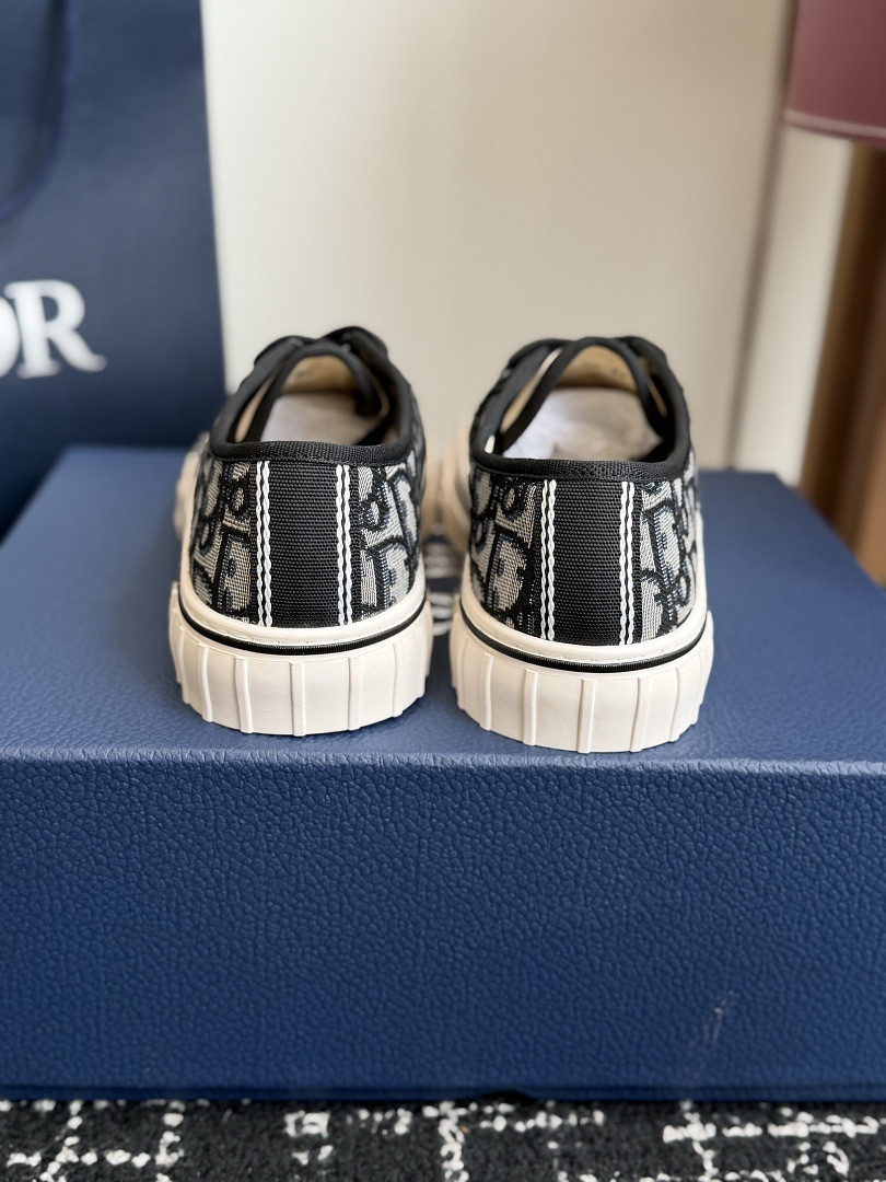 DIO* SNEAKER