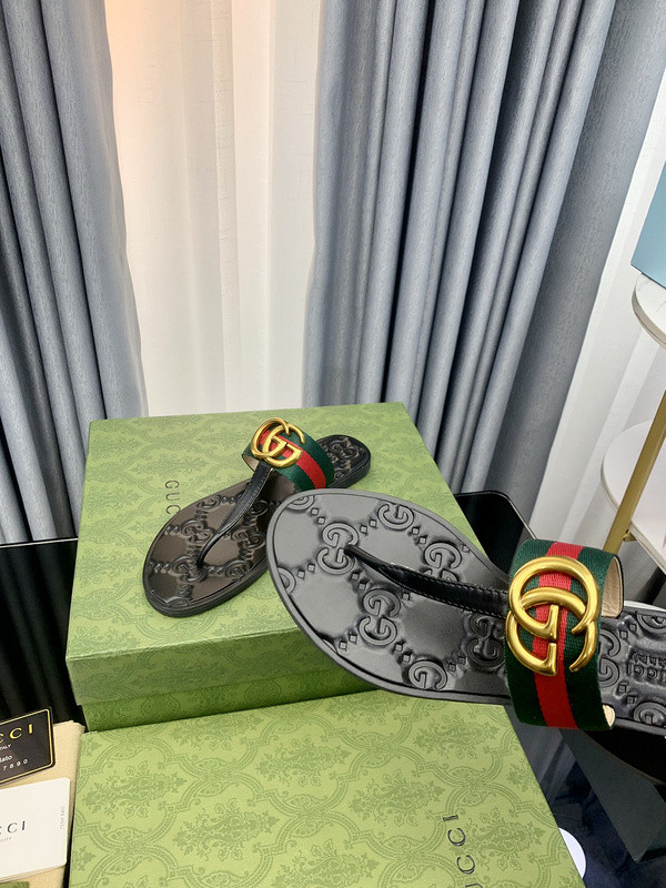 g*u*i sandals