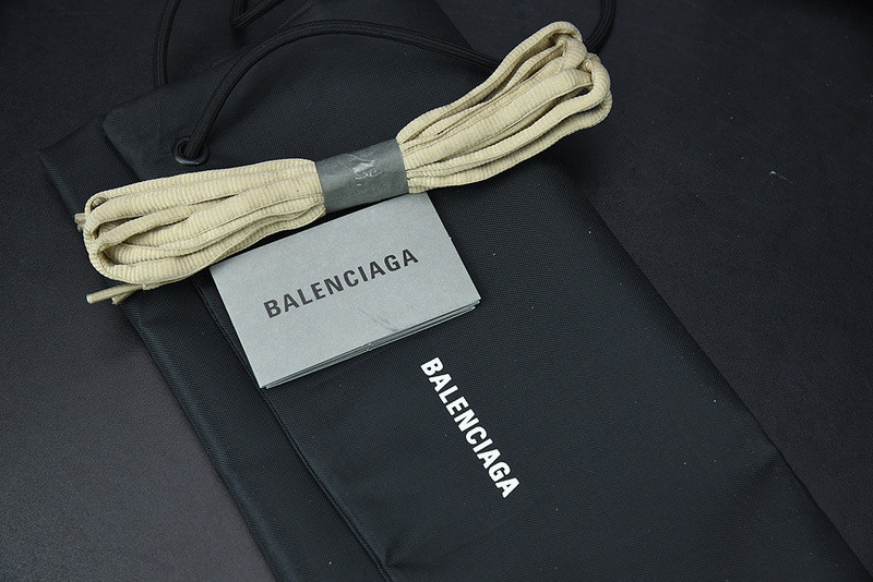 Ba*len*cia*ga runner sneaker