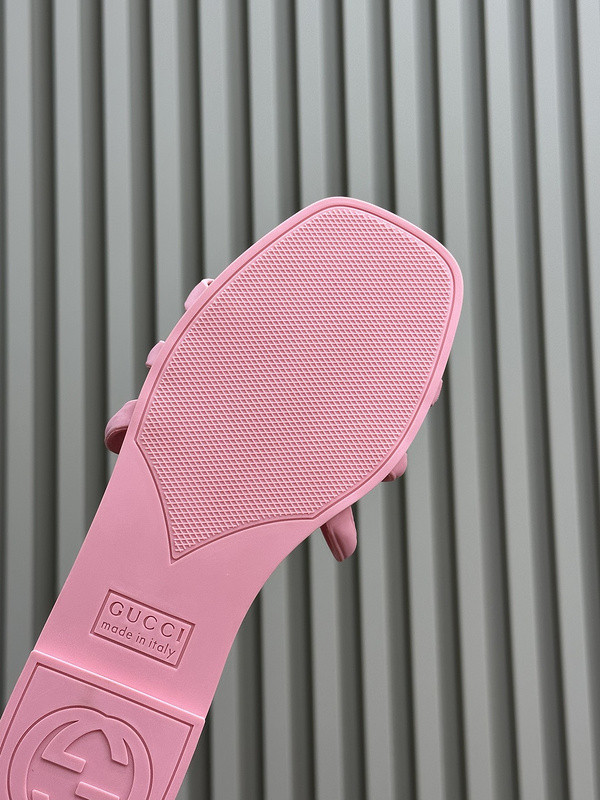 g*u*i sandals