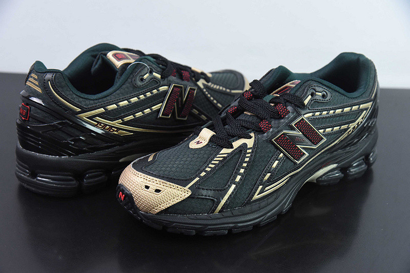 NEW BALANCE SNEAKER