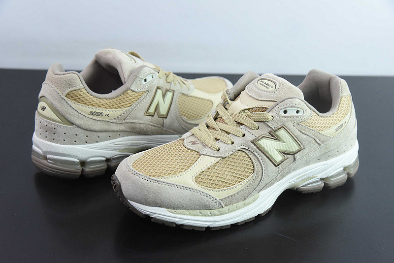 NEW BALANCE SNEAKER