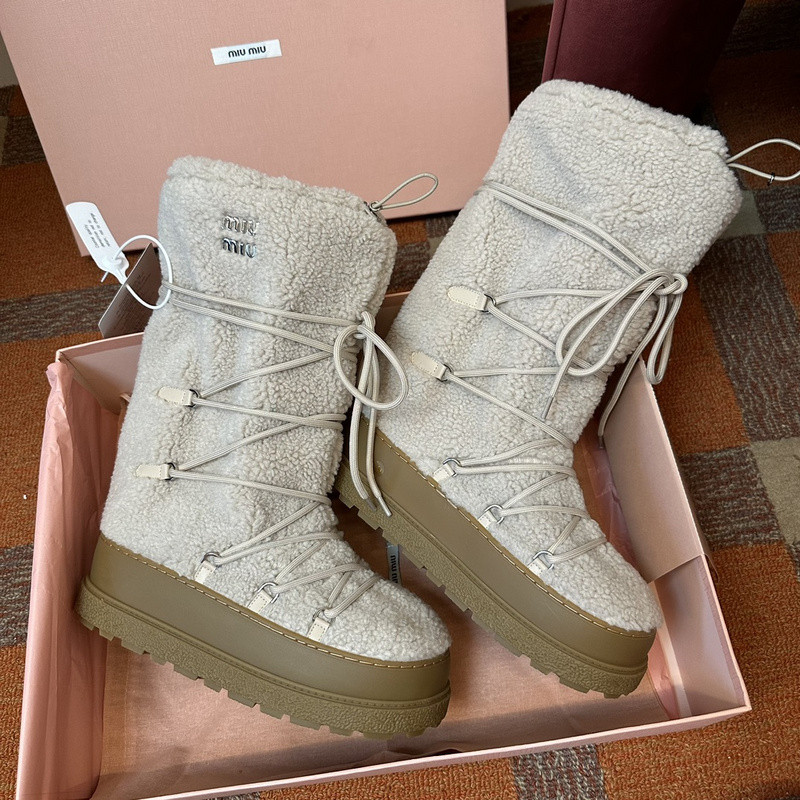 M1um1u sneaker