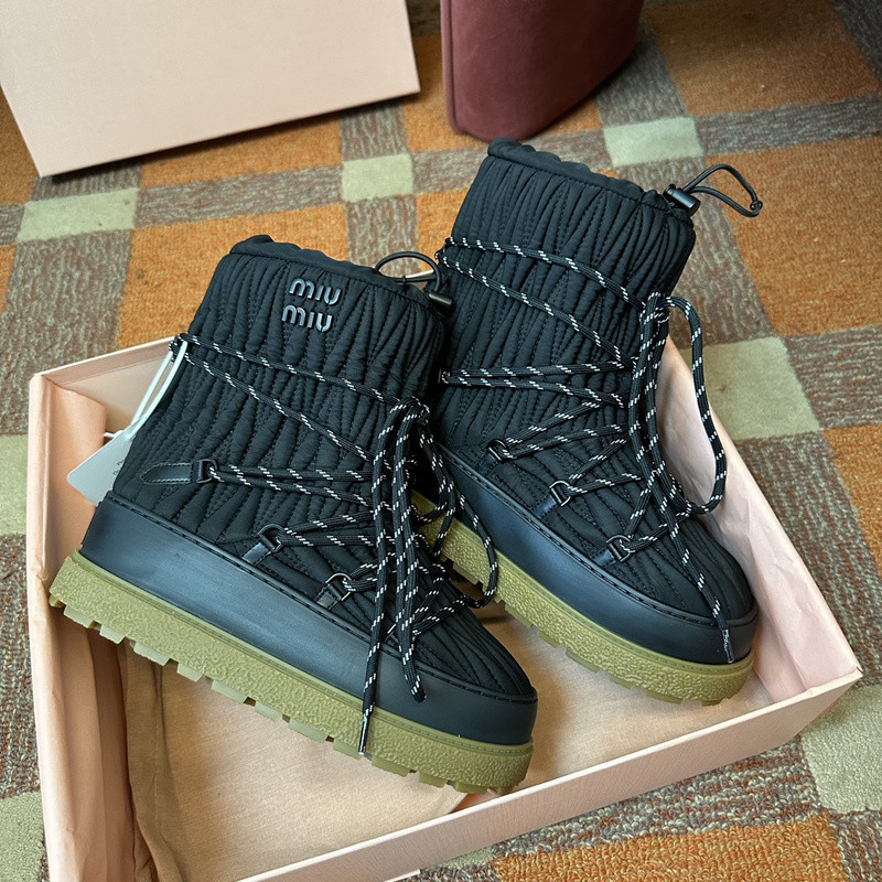 M1um1u sneaker