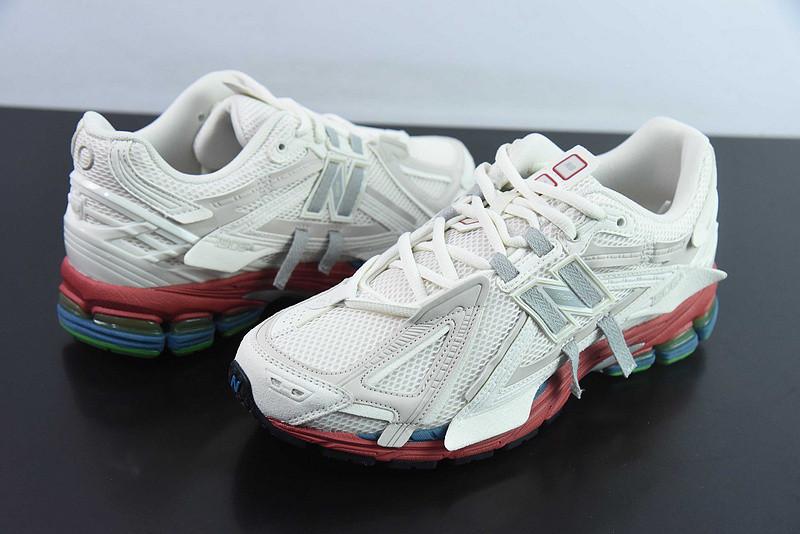 NEW BALANCE SNEAKER