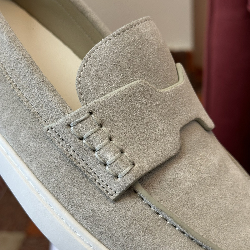 H**me5 sneaker