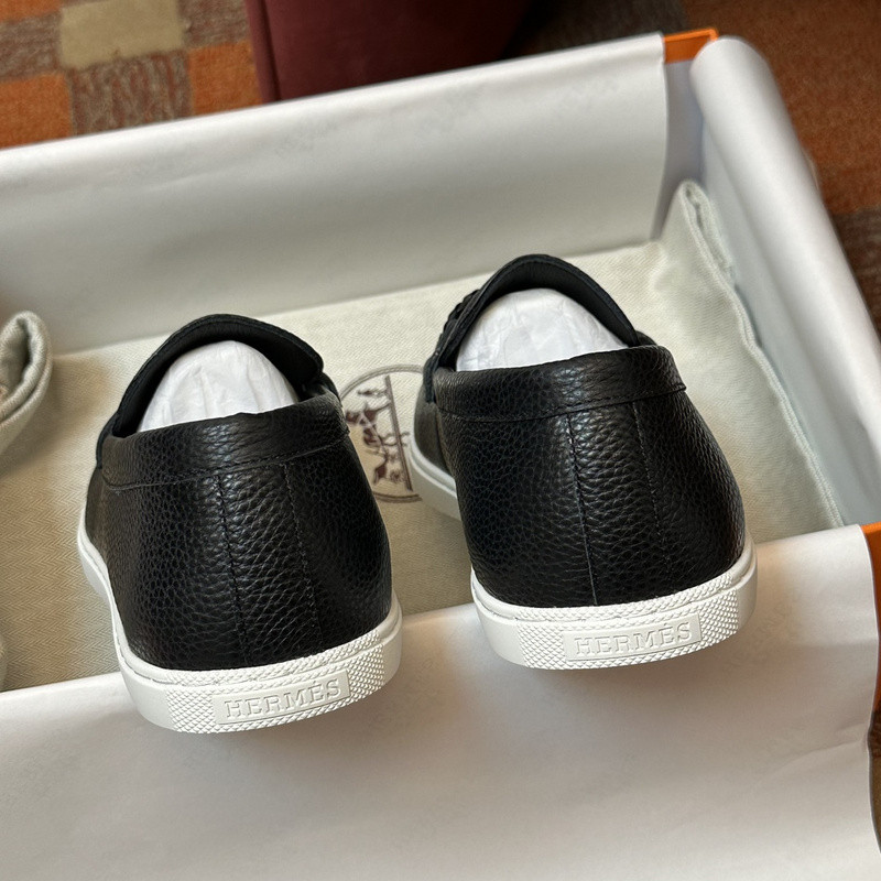 H**me5 sneaker