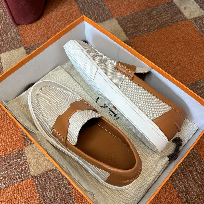 H**me5 sneaker