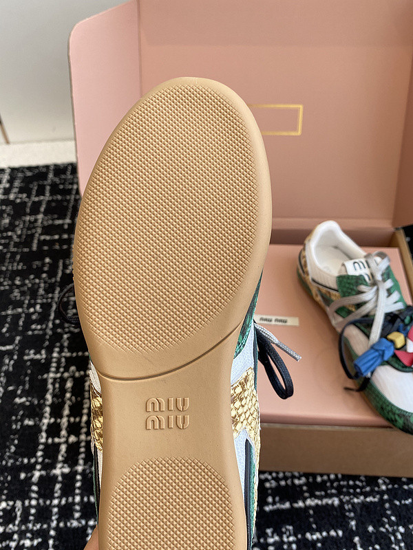 M1um1u sneaker