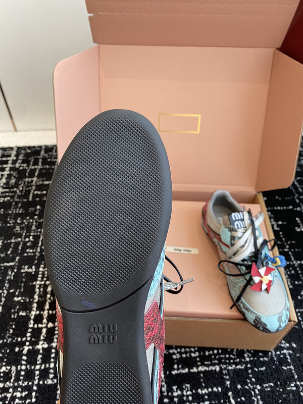 M1um1u sneaker