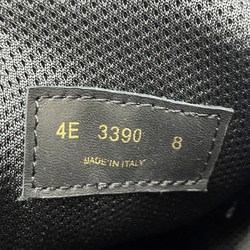 pr sneaker