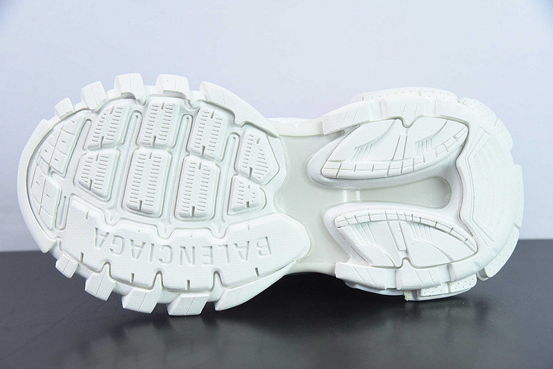 bc track sneaker