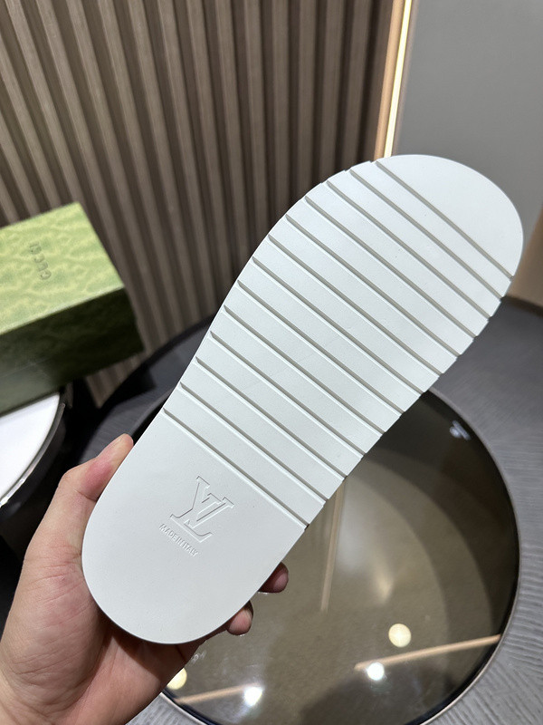 g*u*i sandals