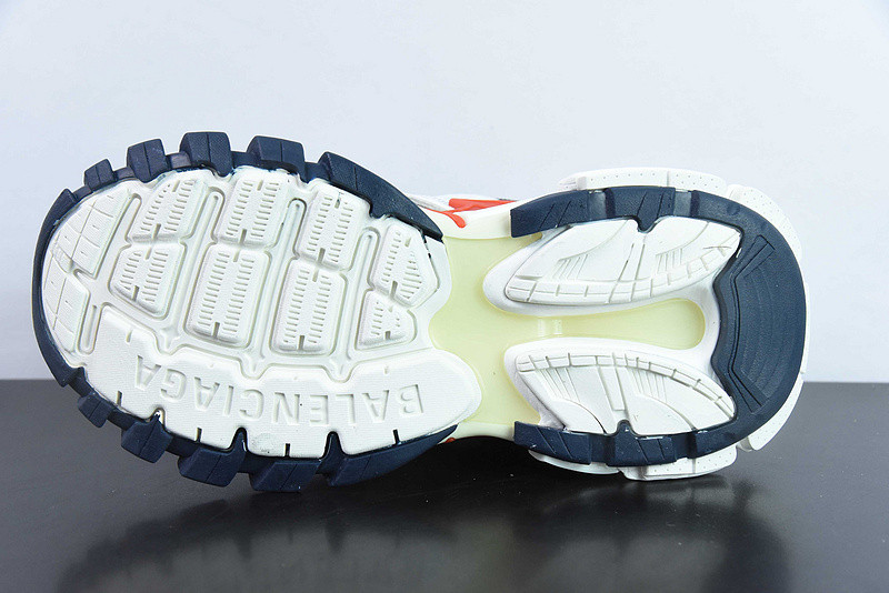 bc track sneaker