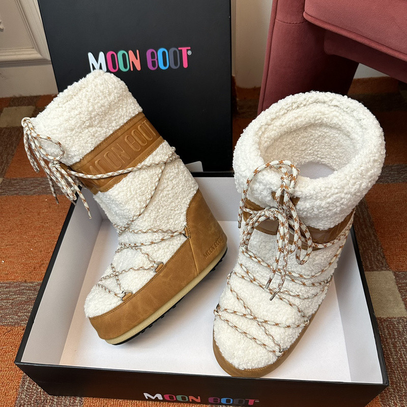 mOON bOOT