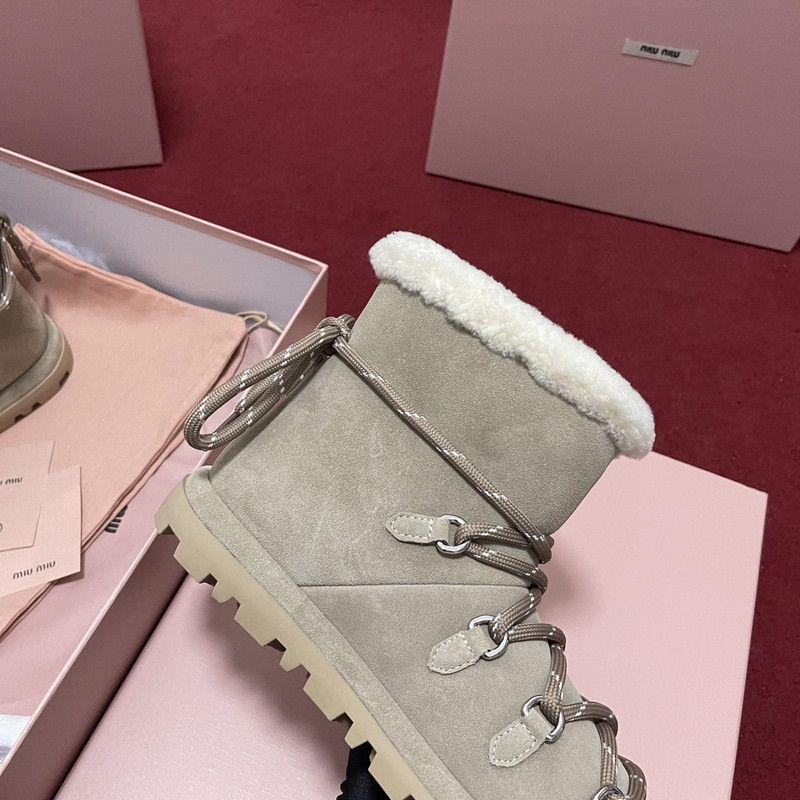 M1um1u sneaker