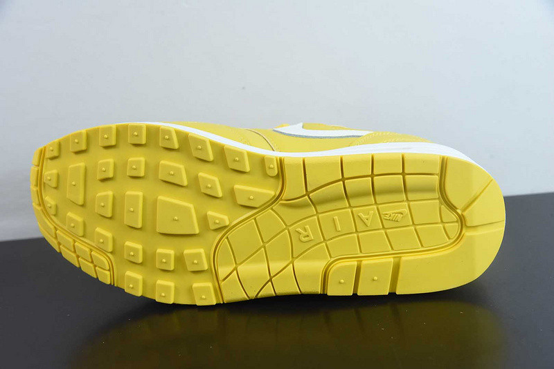 Svp*me puts its signature spin on the nike air max 1 hf8813-700