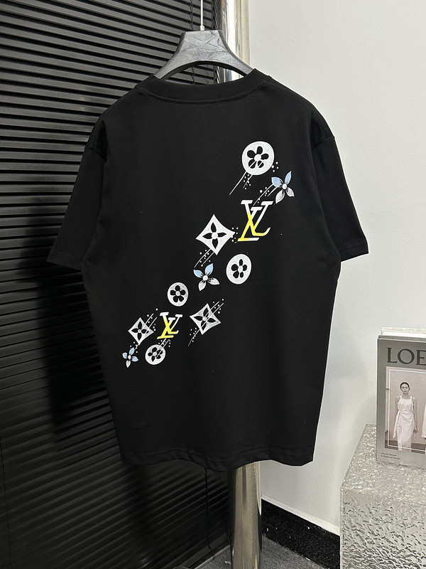 Ba1en*iaga clothes