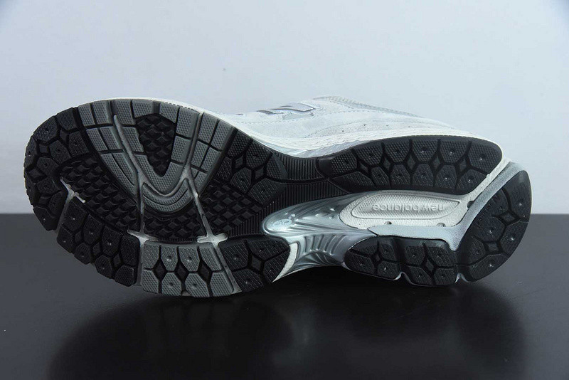 NEW BALANCE SNEAKER