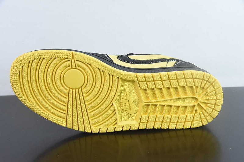Air Jordan 1 Retro Low OG 