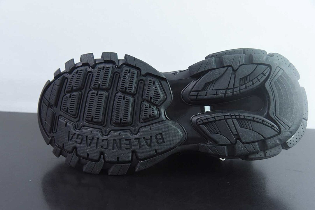 BC TRACK SNEAKER