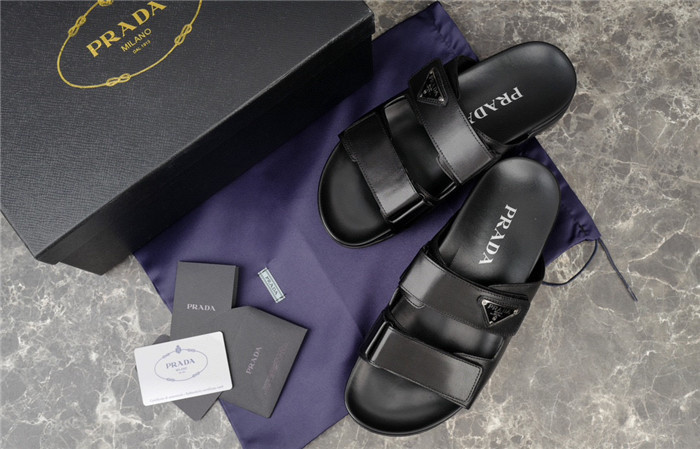 pra*a sandals