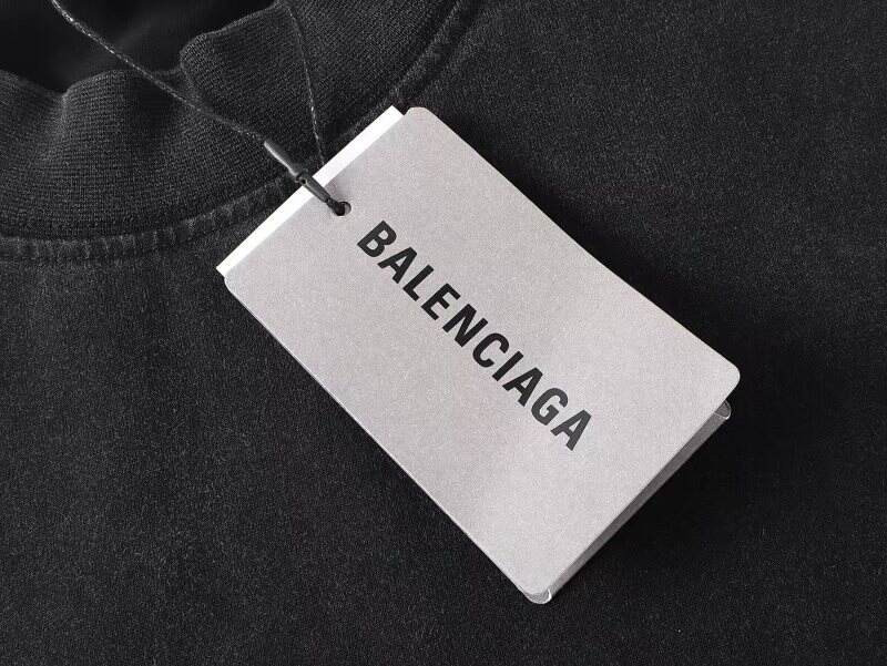 Ba1en*iaga clothes