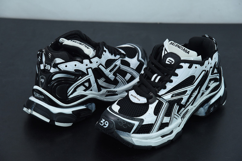 Ba*len*cia*ga runner sneaker