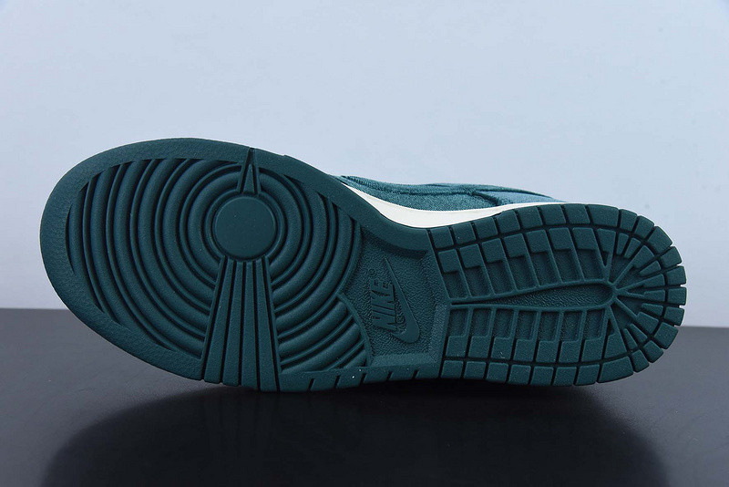 nike dunk low “green velvet“ dz5224-300
