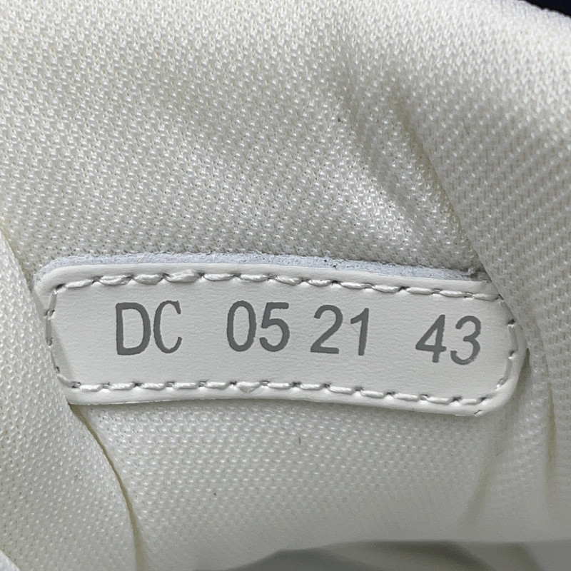 dio* sneaker