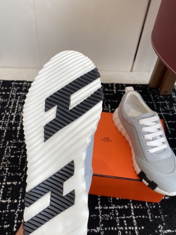 H**me5 sneaker
