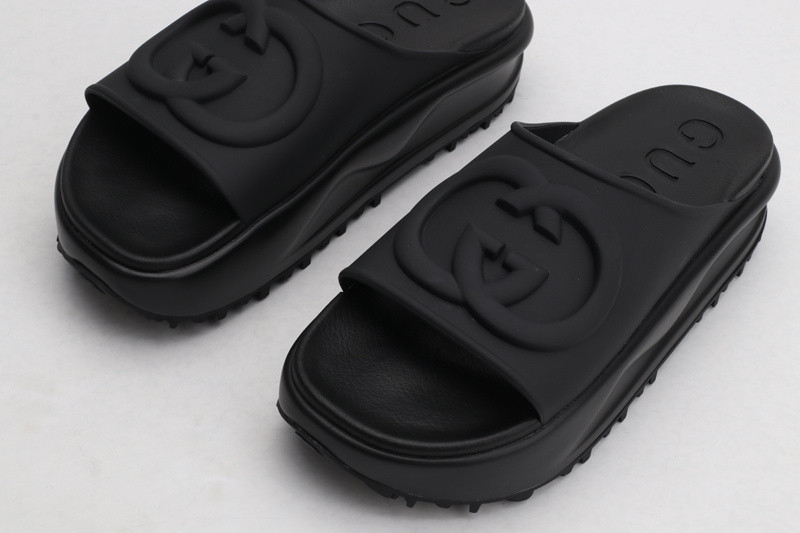 g*u*i sandals